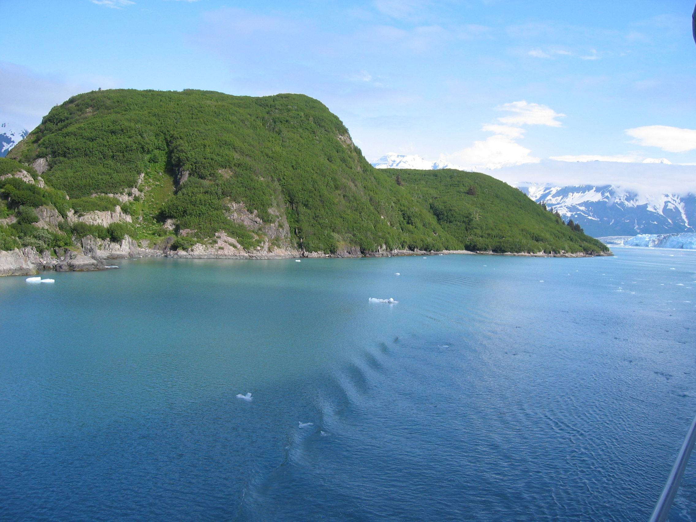 Hubbard glacier and the surrounding area