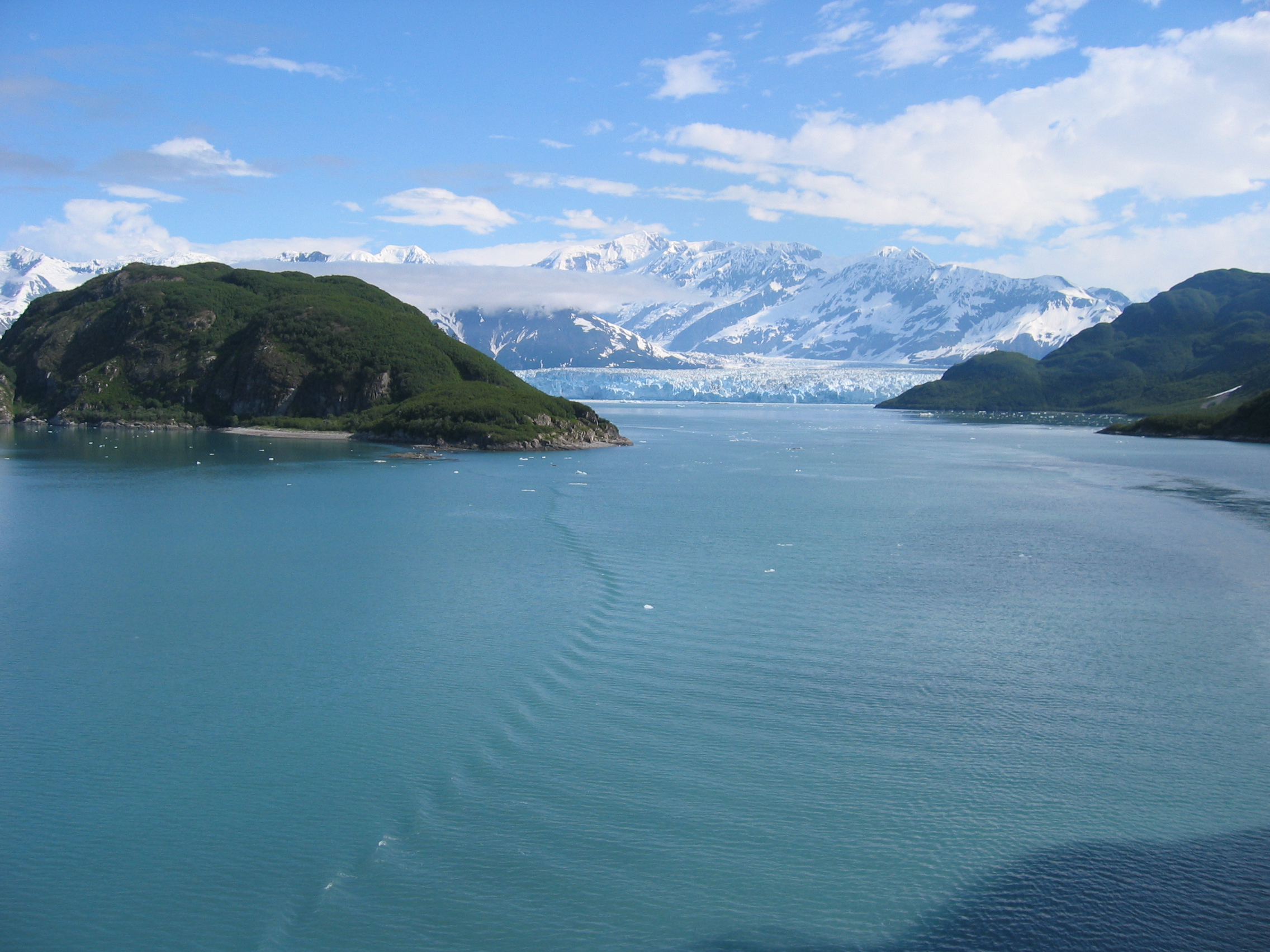 Hubbard glacier and the surrounding area