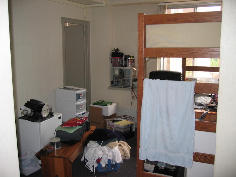 040831-1651 Dorm-Room 001