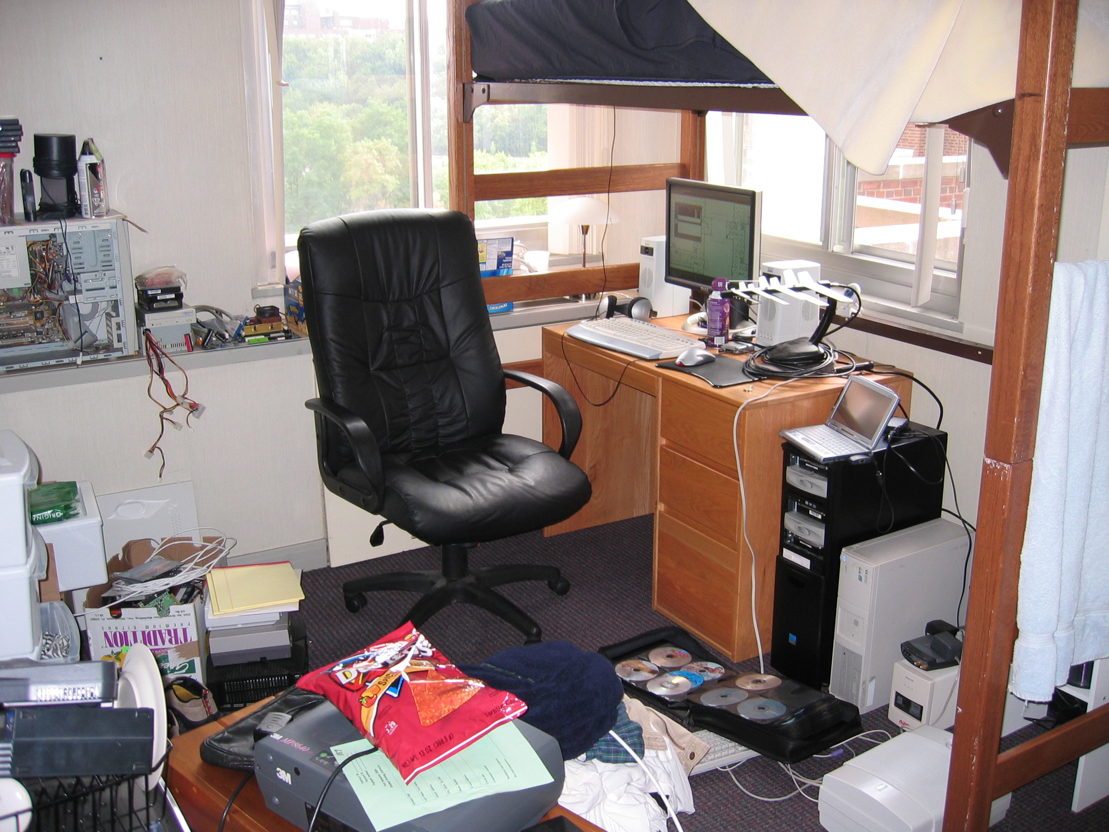 040831-1651 Dorm-Room 004