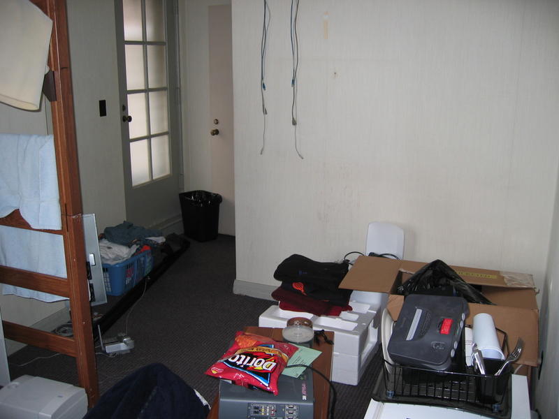 040831-1651 Dorm-Room 006