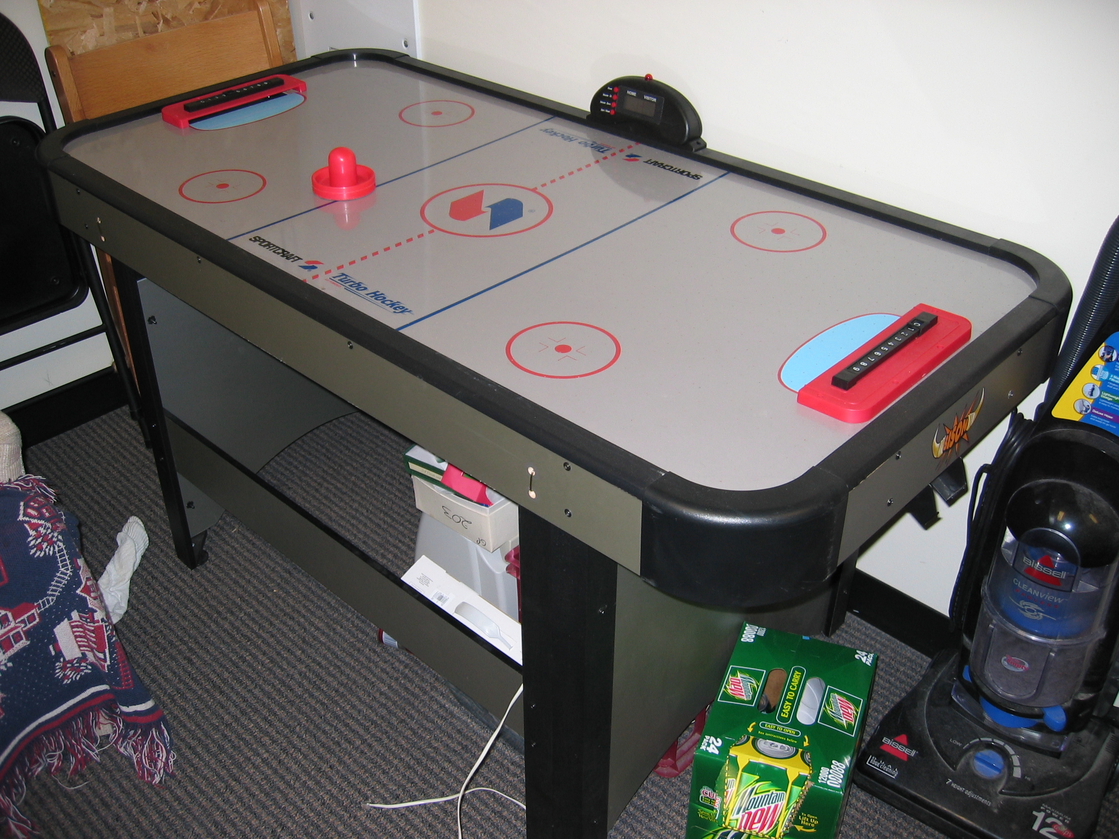 20060506-1600 AirHockey-Table 002.jpg